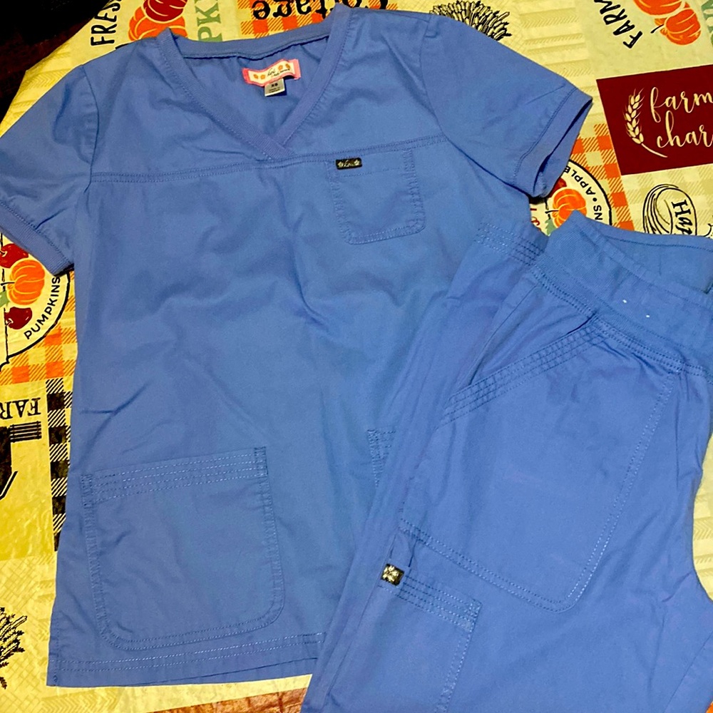 Womens koi scrub set